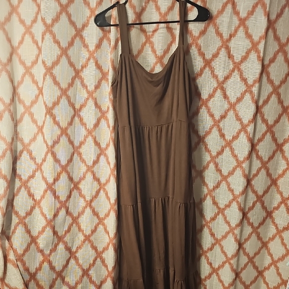 Dresses & Skirts - Elegant Brown Sleeveless Dress